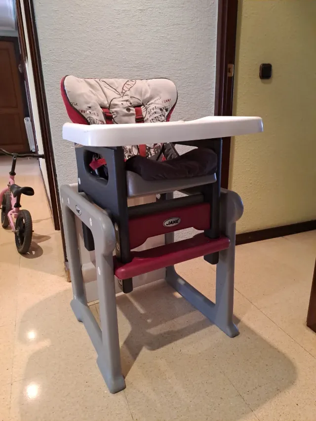 Trona Jane con cojín y bandeja