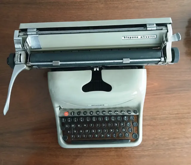 Máquina de escribir Olivetti Escucho ofertas