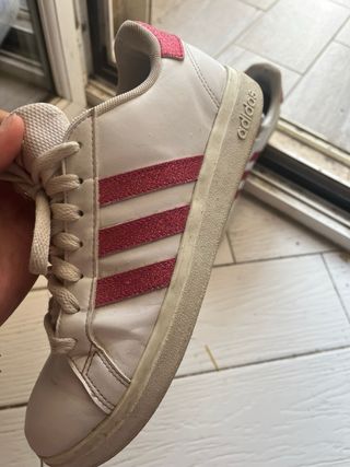 Scarpe Adidas bianche e fuxia