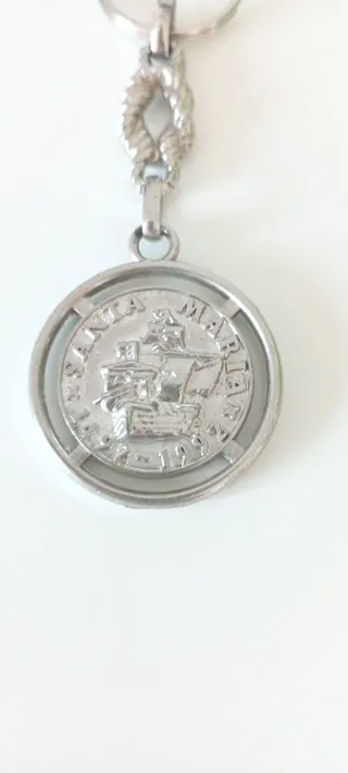 Llavero conmemorativo Cristóbal Colón baño plata