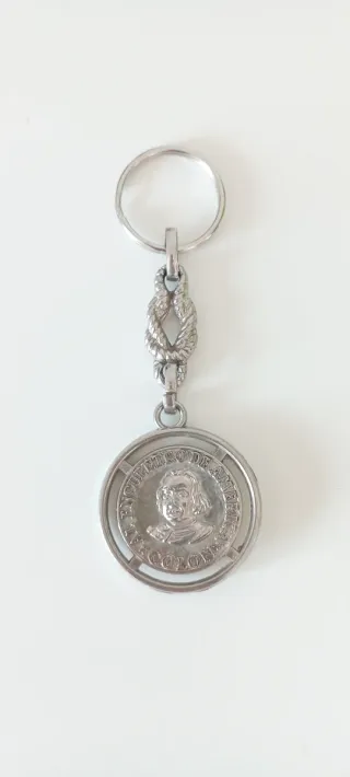 Llavero conmemorativo Cristóbal Colón baño plata