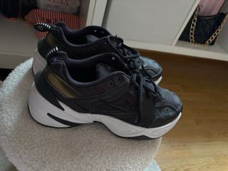 Zapatillas Nike Huarache Negro y Dorado