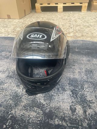 Casco moto negro con visera
