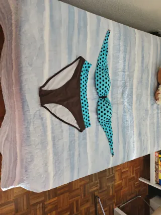 Bikini marrón y turquesa lunares