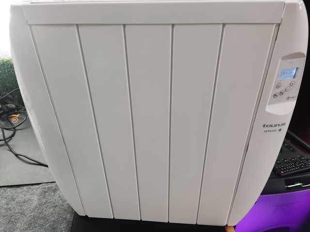 Taurus - Emisor Térmico WIFI Malbork Connect 900W