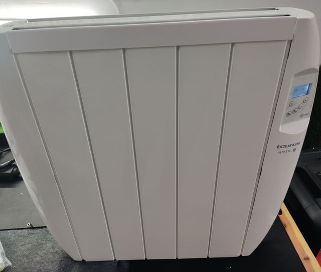 Taurus - Emisor Térmico WIFI Malbork Connect 900W