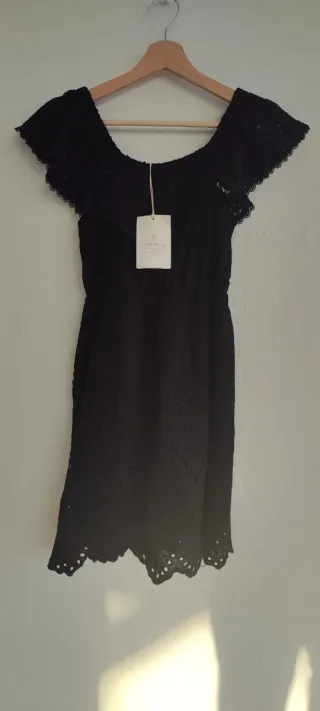Vestido negro con bordados