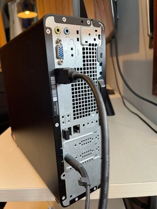PC HP Ryzen 3 3250U Negro con todo incluido.