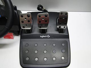 VOLANTE DE PS4 CON PEDALES SEMINUEVO (174383)