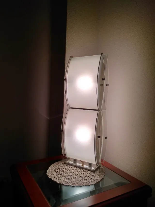 Lámpara de mesa moderna cristal y metal