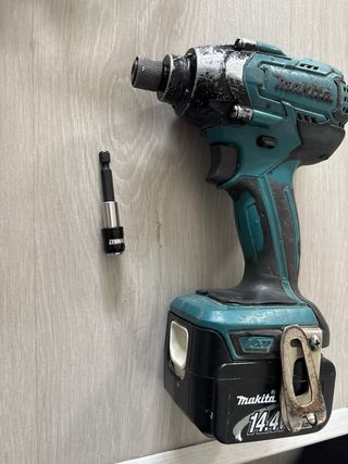 Taladro Makita DC18RA de atornillador impacto