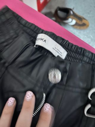 Pantalón polipiel negro