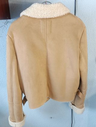 Chaqueta Bershka borrego beige