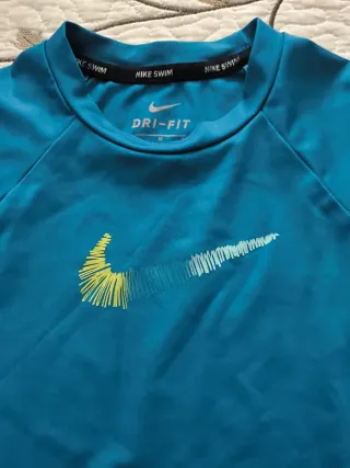 Camiseta Nike protección solar 10-12 años