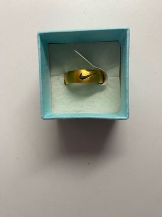 Anillo Nike Dorado talla 6