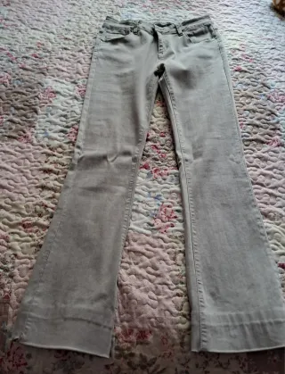Vaqueros elásticos gris claro mujer