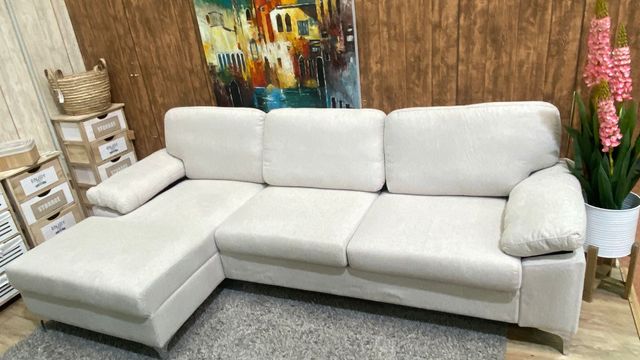 Sofá seccional beige tela