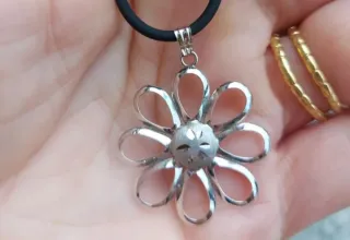 Ciondolo fiore oro bianco 750