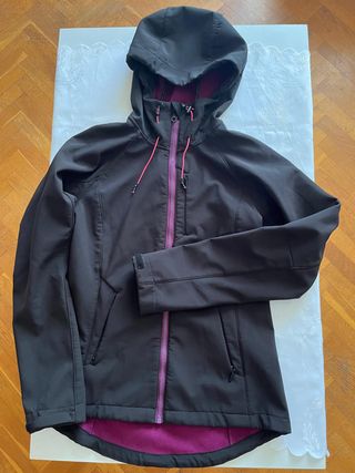 Chaqueta Softshell Negra y Morada