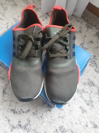 Adidas NMD R1 Talla 45 Verde/Rojo