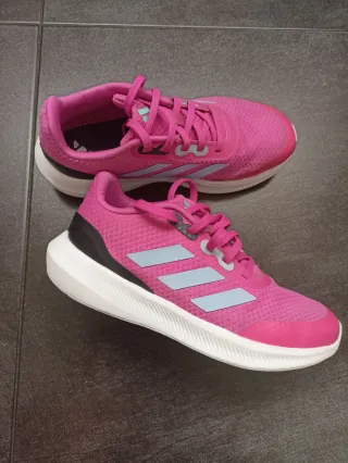Zapatillas Adidas Niña Rosa y Negras.