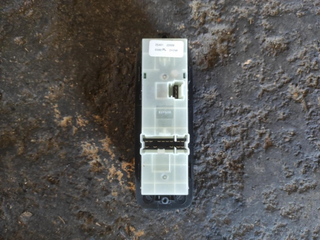 Mando elevalunas delantero izquierdo 25401JD