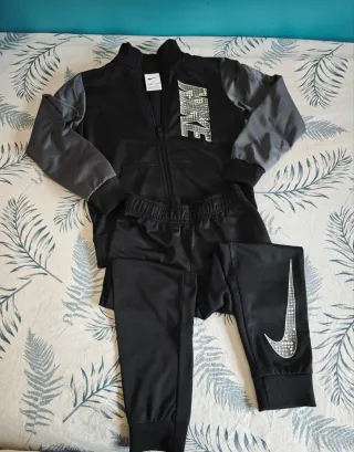 Chándal NIKE negro y gris - niño