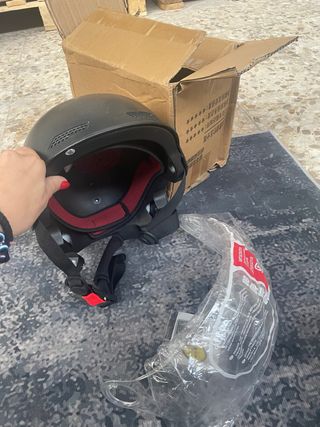Casco protector con visera
