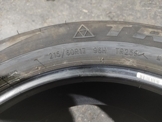 juego de 2 neumáticos 215/60R17, año 2024.