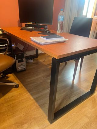 Mesa de escritorio madera y metal