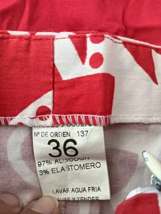 Vestido y chaquetilla roja estampado