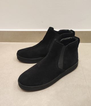 Stivaletti Prada neri in camoscio