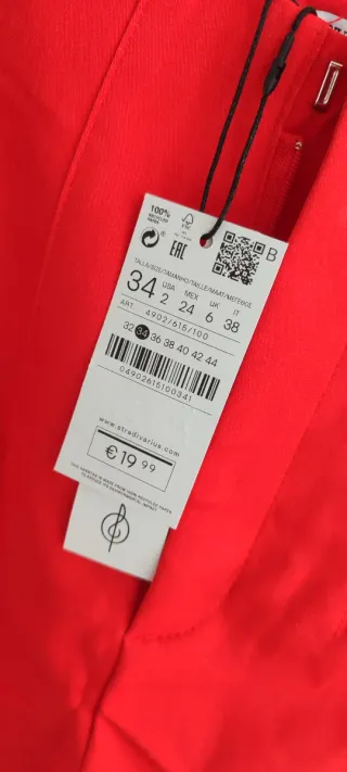 Pantalones cortos Stradivarius rojos