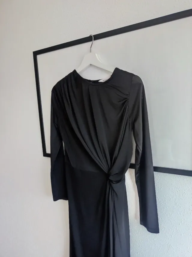 Vestido negro drapeado