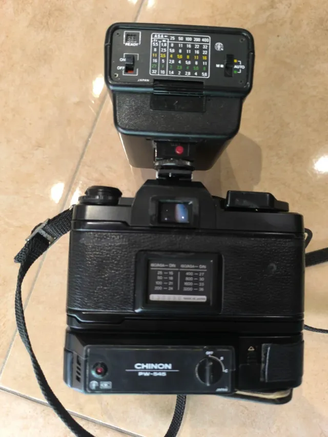 Fotocamera reflex Chinon con flash e avvolgitore