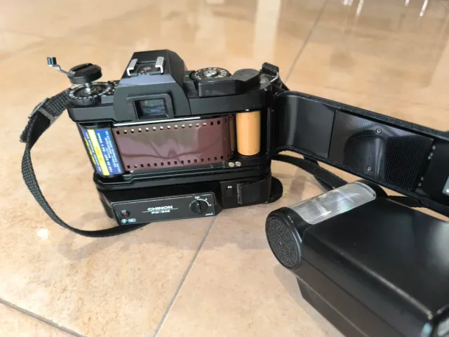 Fotocamera reflex Chinon con flash e avvolgitore