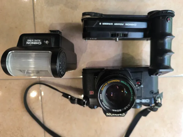 Fotocamera reflex Chinon con flash e avvolgitore