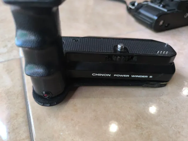 Fotocamera reflex Chinon con flash e avvolgitore