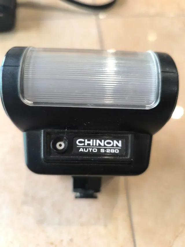 Fotocamera reflex Chinon con flash e avvolgitore