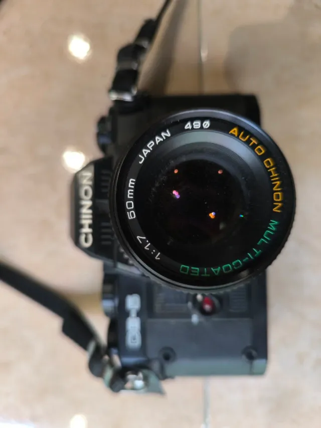 Fotocamera reflex Chinon con flash e avvolgitore