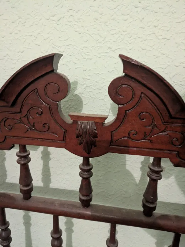 Cama antigua madera tallada isabelina