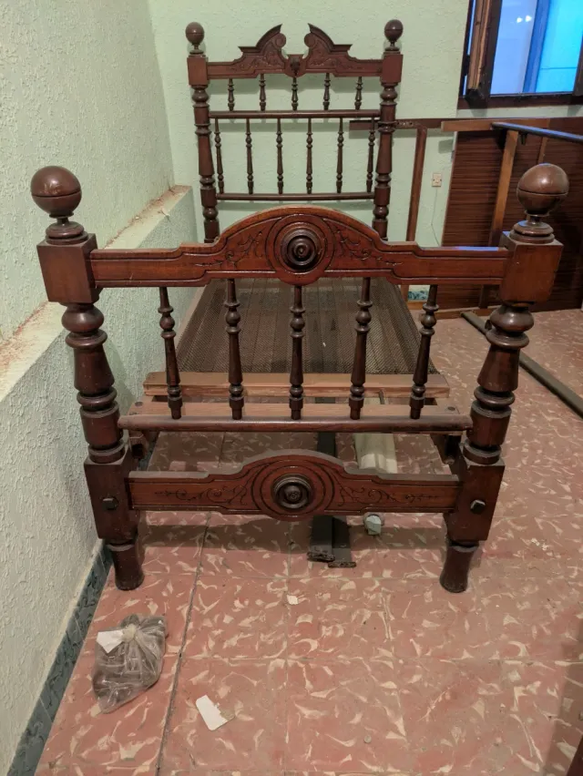 Cama antigua madera tallada isabelina