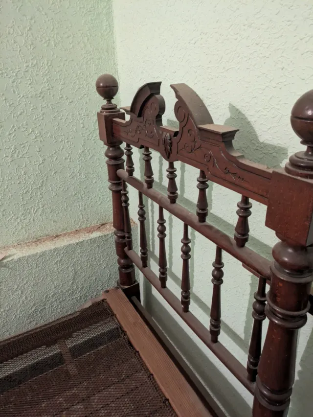 Cama antigua madera tallada isabelina