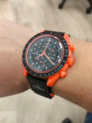Reloj Swatch Lava Negro Naranja