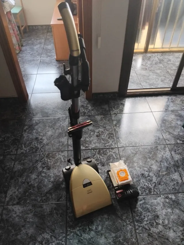 Aspirador Miele Dorado