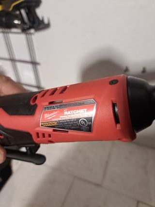 Carraca Milwaukee M12 + Batería 4.0Ah