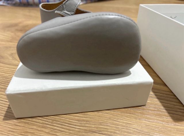 Zapatos bebé, color gris