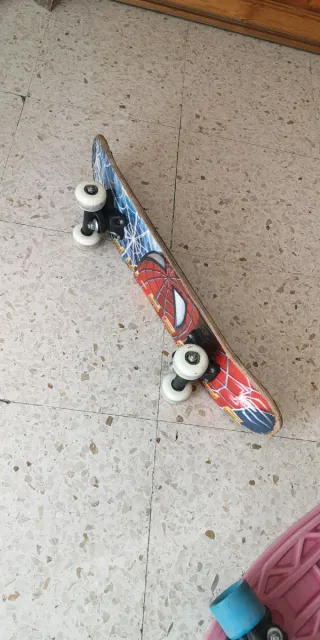 2 Patinetes: Rosa y Spiderman