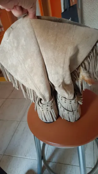 Sandalias altas con flecos