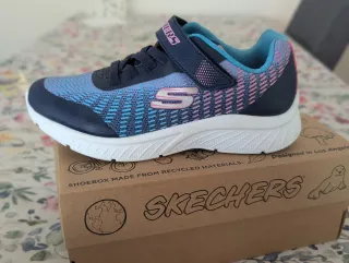 Zapatillas Skechers niña talla 35.